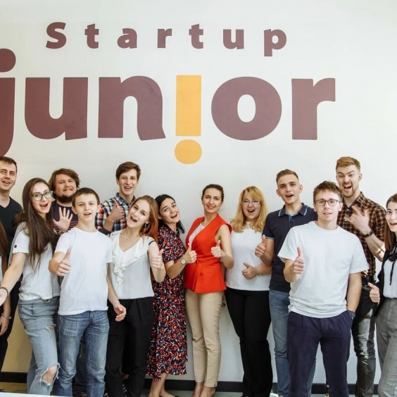 Группа «Эталон» поддерживает юных предпринимателей